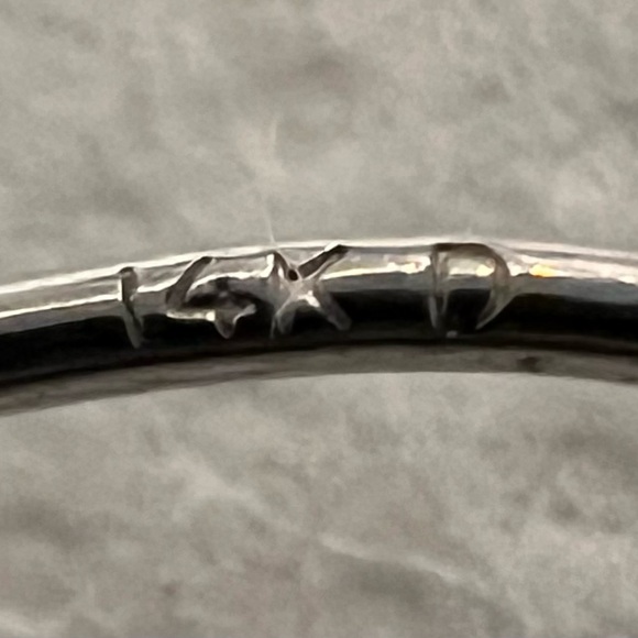 Elegant 14k White Gold Hoop Earrings - Picture 5 of 5